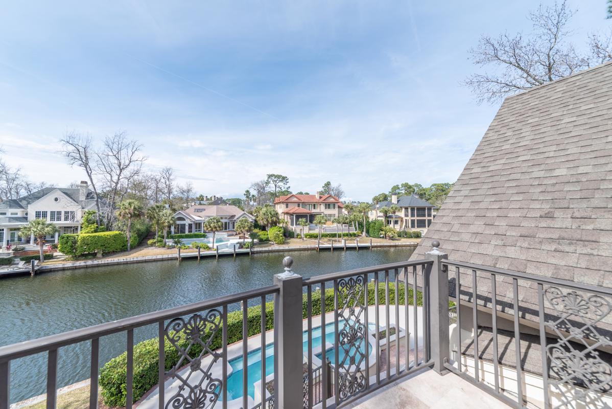 LUXURIOUS WATERFRONT HOME ON HILTON HEAD ISLAND WITH PRIVATE BOAT SLIP