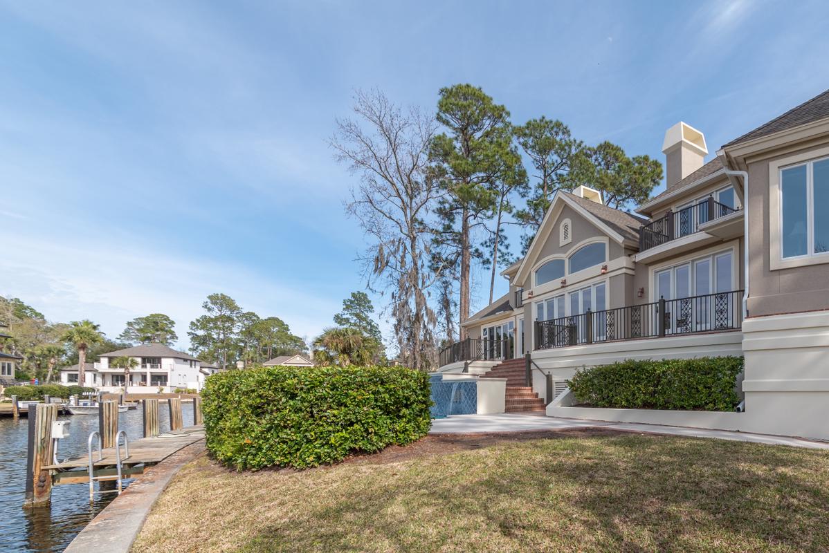 LUXURIOUS WATERFRONT HOME ON HILTON HEAD ISLAND WITH PRIVATE BOAT SLIP