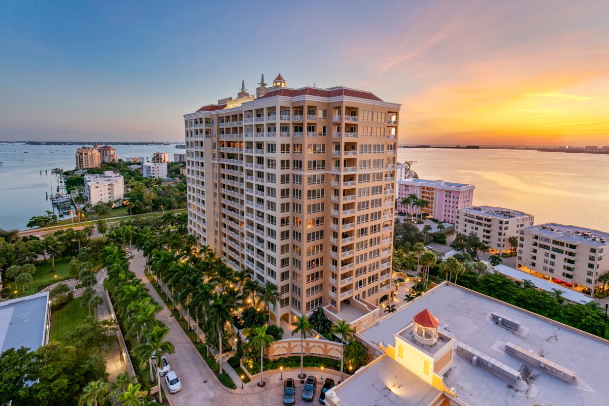 RITZ-CARLTON UNRIVALED SERVICE