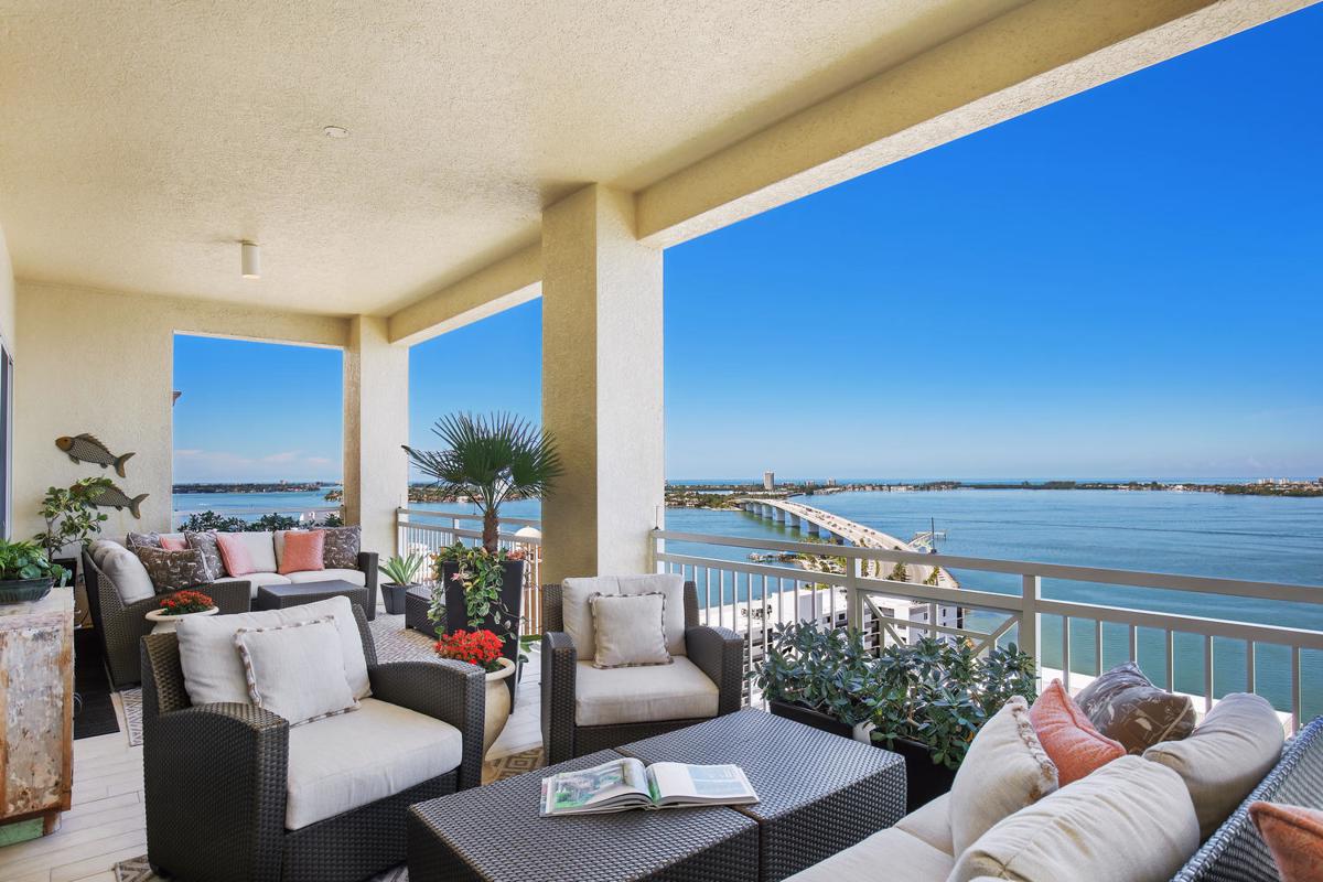 RITZ-CARLTON PENTHOUSE WITH EXCEPTIONAL APPOINTMENTS