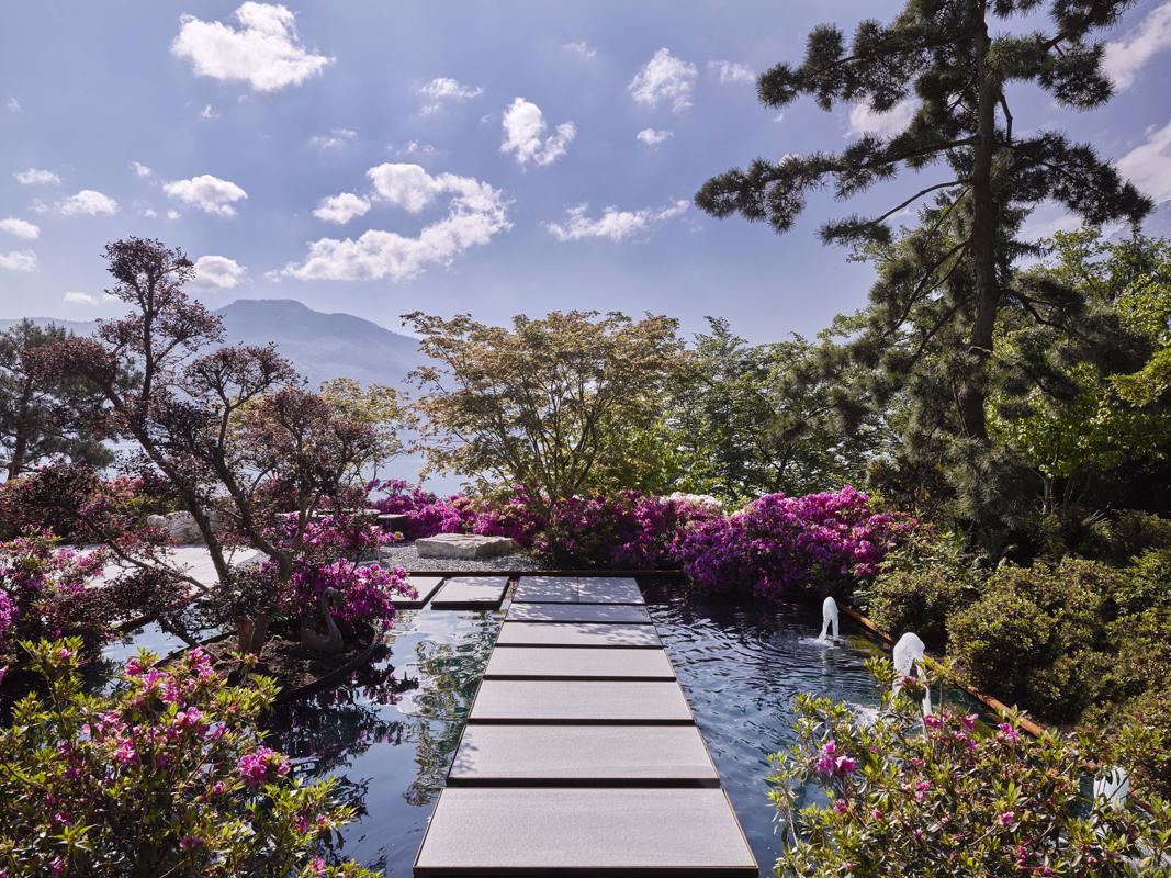GARDEN OF EDEN DIRECTLY ON LAKE ZUG | Switzerland Luxury  