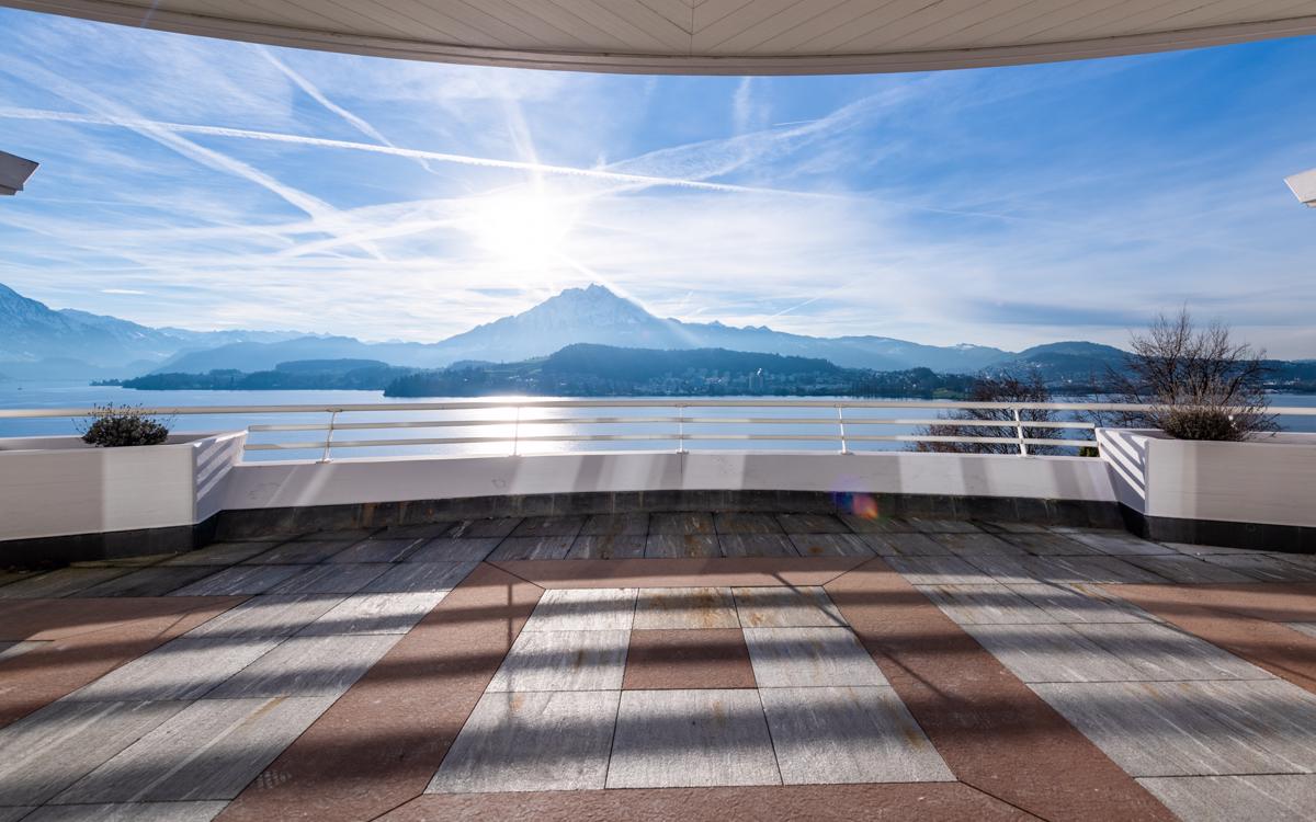 UNLIMITED LIVING PLEASURE OVER LAKE LUCERNE