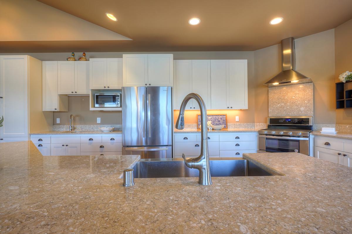 CLEAR LAKE LAKEFRONT HOME WITH FULL MT RAINIER VIEW Washington