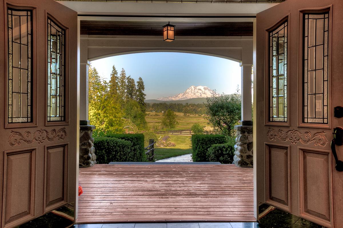 OWN A LAKE, A RUNWAY, AND 278 ACRES OF THE PACIFIC NORTHWEST Washington Luxury Homes