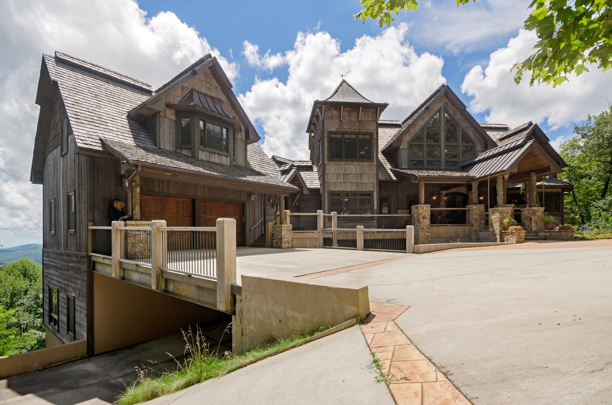 GHOSTWOOD BEAR MANOR WITH EXCEPTIONAL PANORAMIC VIEWS North Carolina