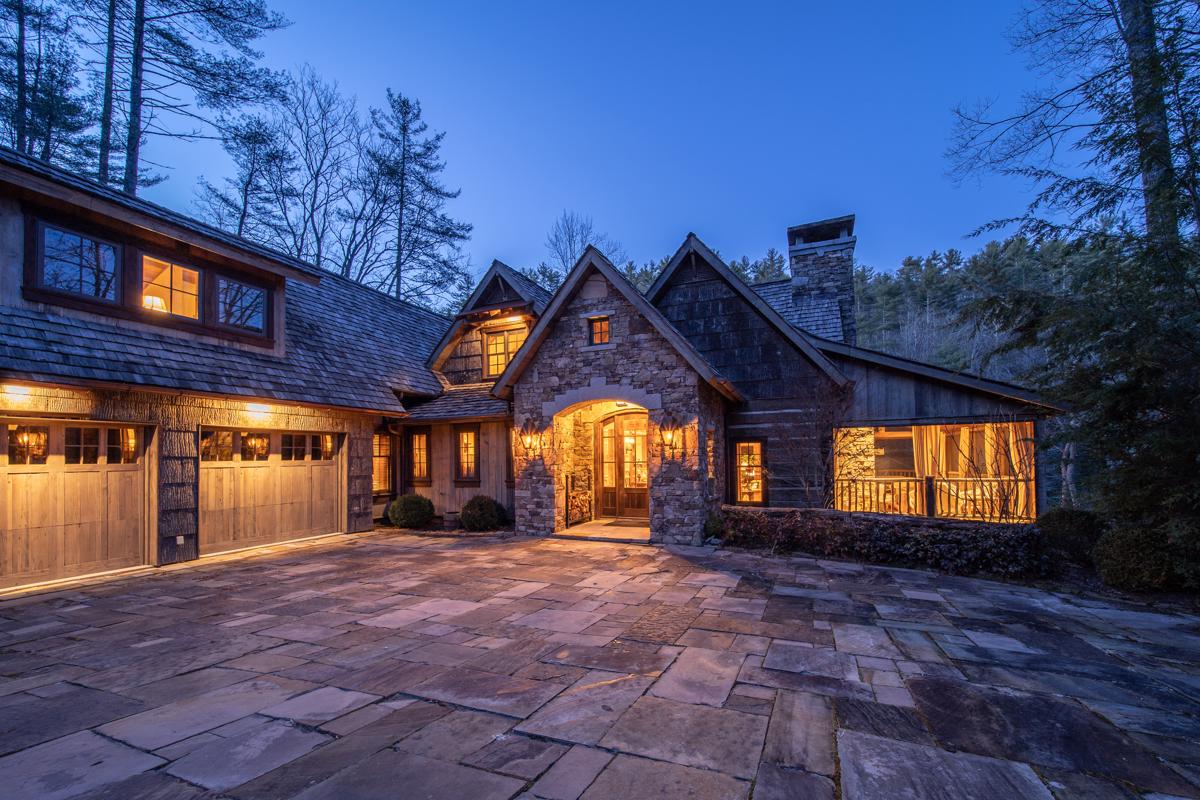 RELAXED ELEGANCE ON THE LAKE North Carolina Luxury Homes Mansions