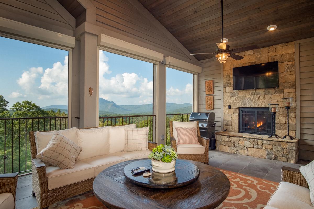 LUXURIOUS MOUNTAIN CONDO WITH STUNNING VIEWS North Carolina Luxury