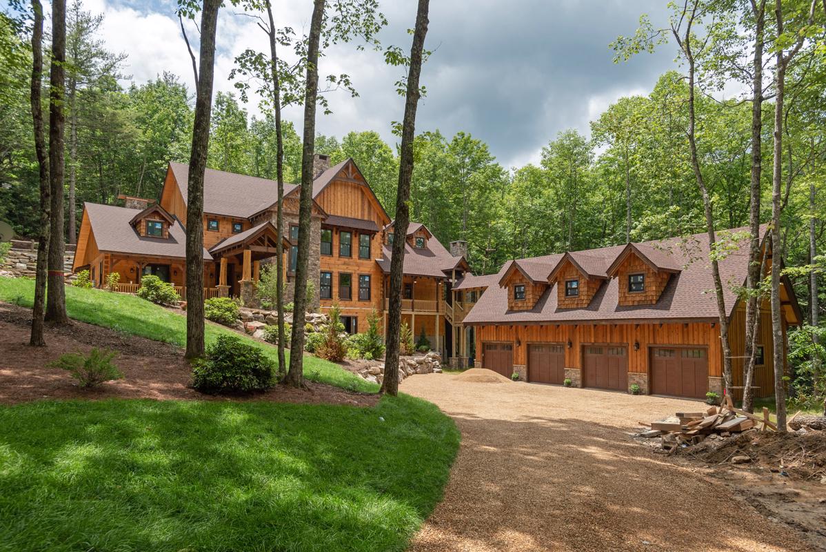 QUINTESSENTIAL MOUNTAIN LODGE