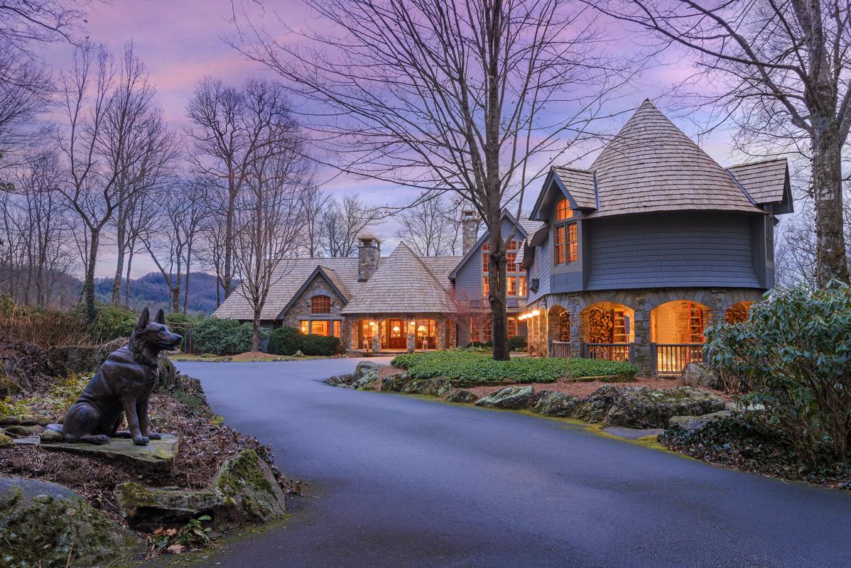SOPHISTICATED PRIVATE MOUNTAIN ESTATE North Carolina Luxury Homes