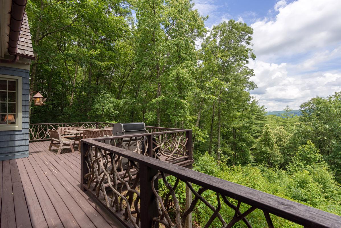 RELAXED MOUNTAIN LAKE LIVING North Carolina Luxury Homes Mansions