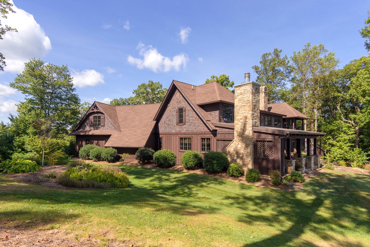 MOUNTAIN RETREAT WITH EXCEPTIONAL VIEWS North Carolina Luxury Homes