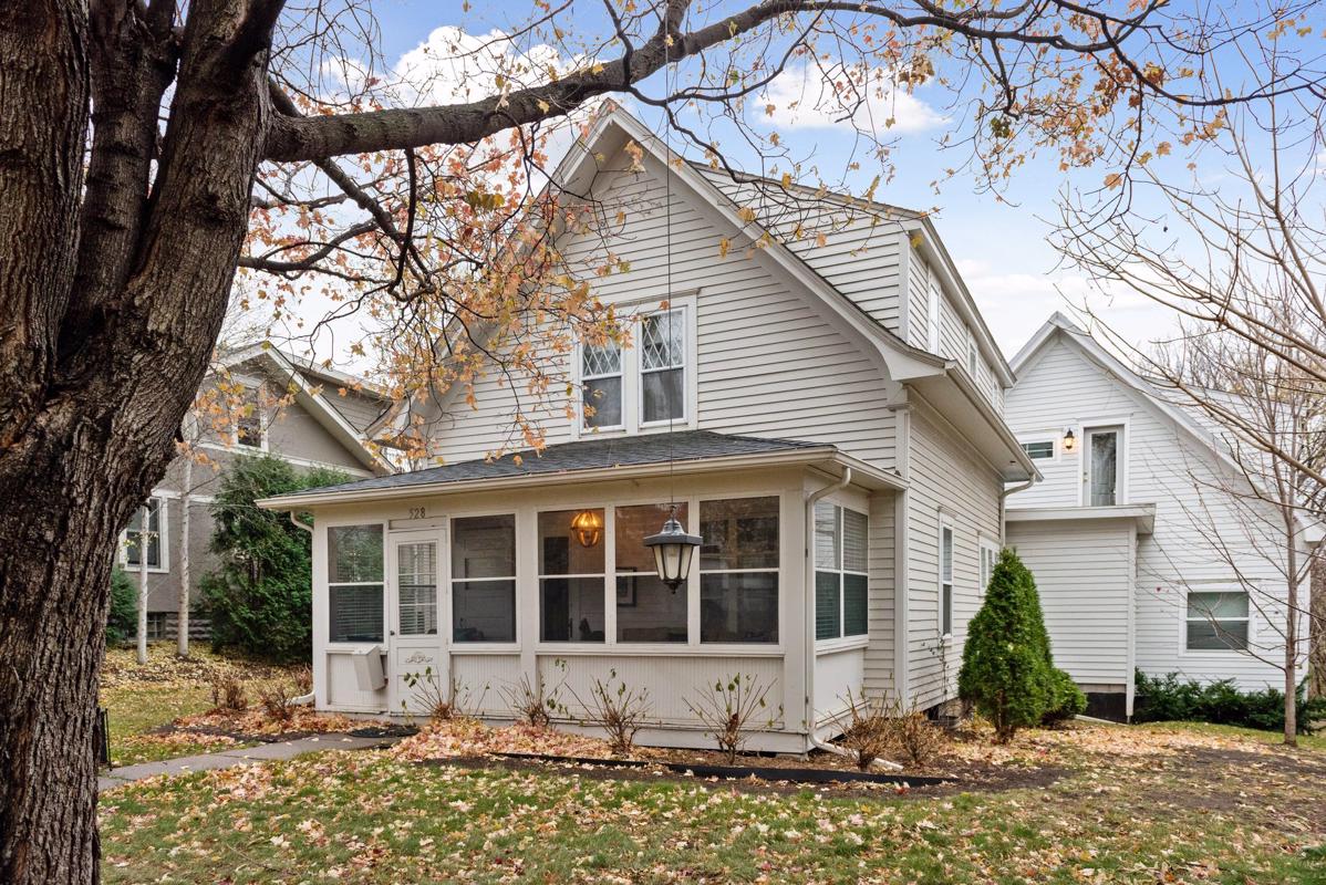 BEAUTIFUL HOME IN HEART OF WAYZATA Minnesota Luxury Homes Mansions For Sale Luxury Portfolio