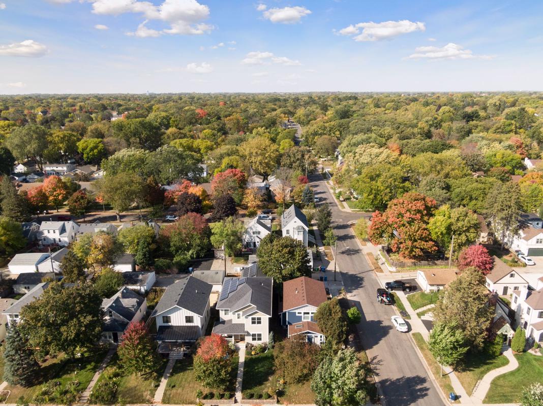 DESIRABLE LYNNHURST COMMUNITY HOME