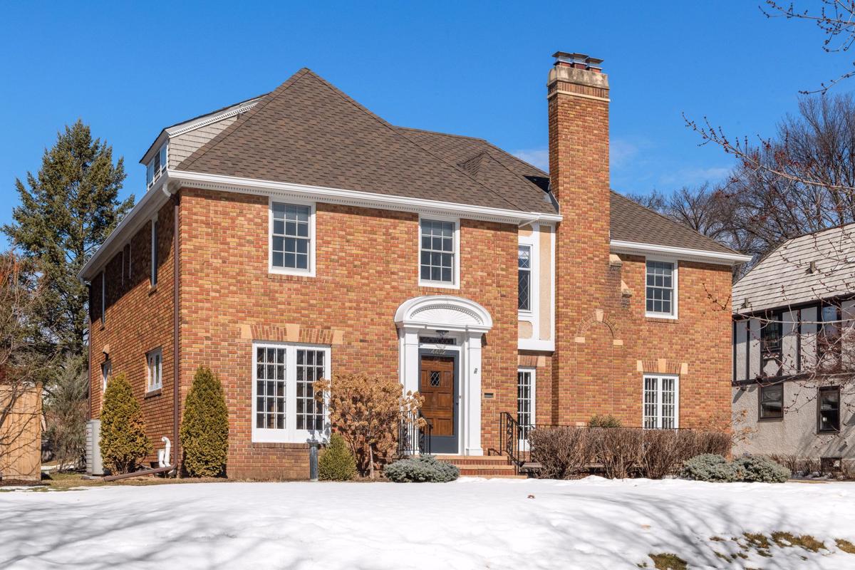 STUNNING EDINA COUNTRY CLUB HOME