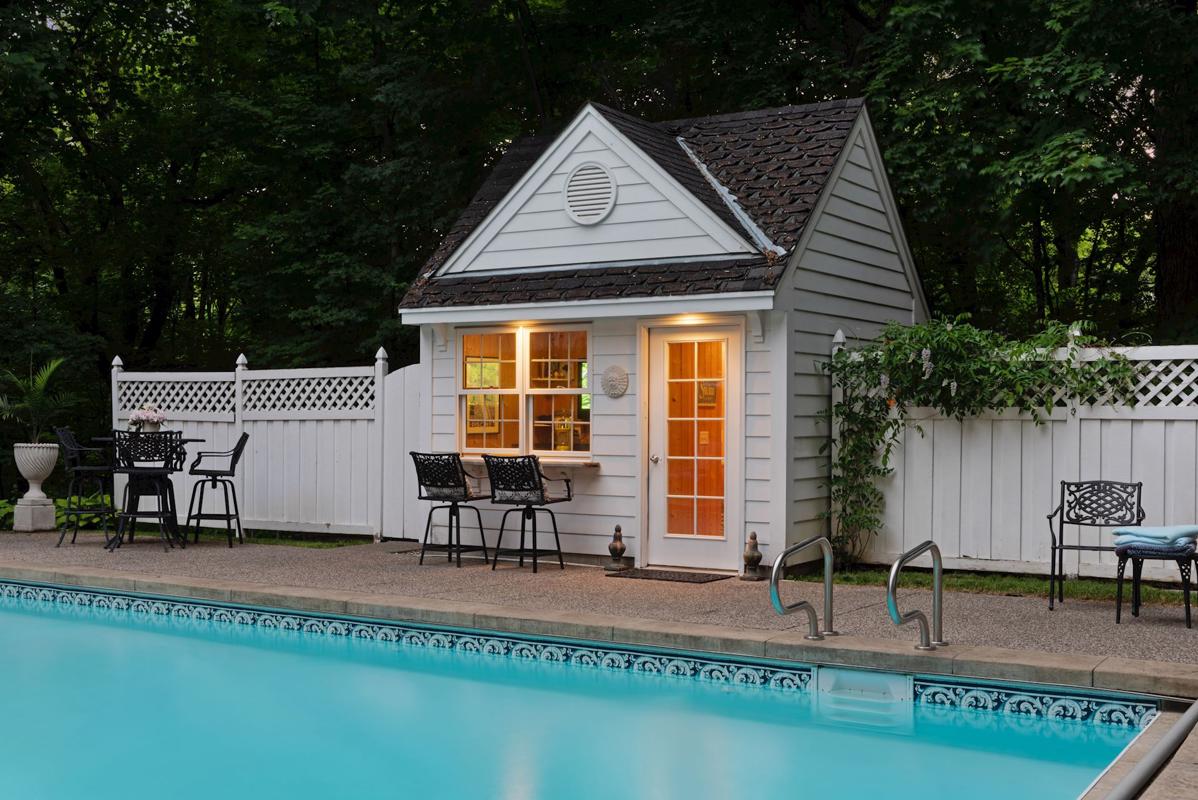 DEEPHAVEN POOLSIDE GEM Minnesota Luxury Homes Mansions For Sale