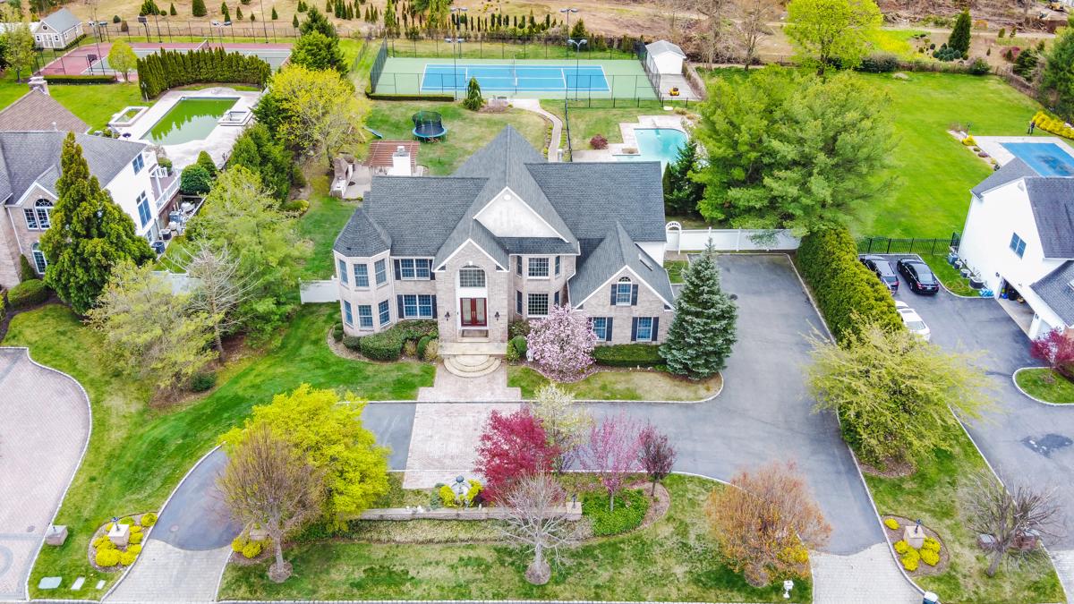ALLEY POND ESTATES CUSTOM CENTER HALL COLONIAL