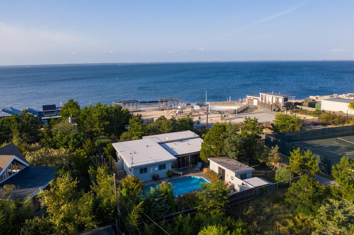 SEAVIEW - AN IMMACULATE NEWLY RENOVATED BEACH HOME