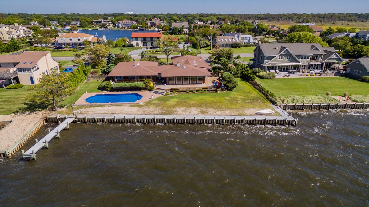 EAST ISLIP IN THE MOORINGSAN AMAZING BAY FRONT LOCATION New York