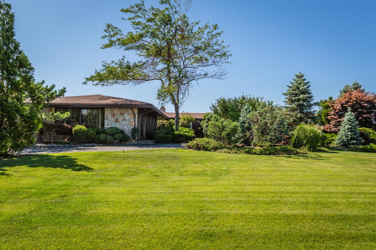 EAST ISLIP IN THE MOORINGSAN AMAZING BAY FRONT LOCATION New York