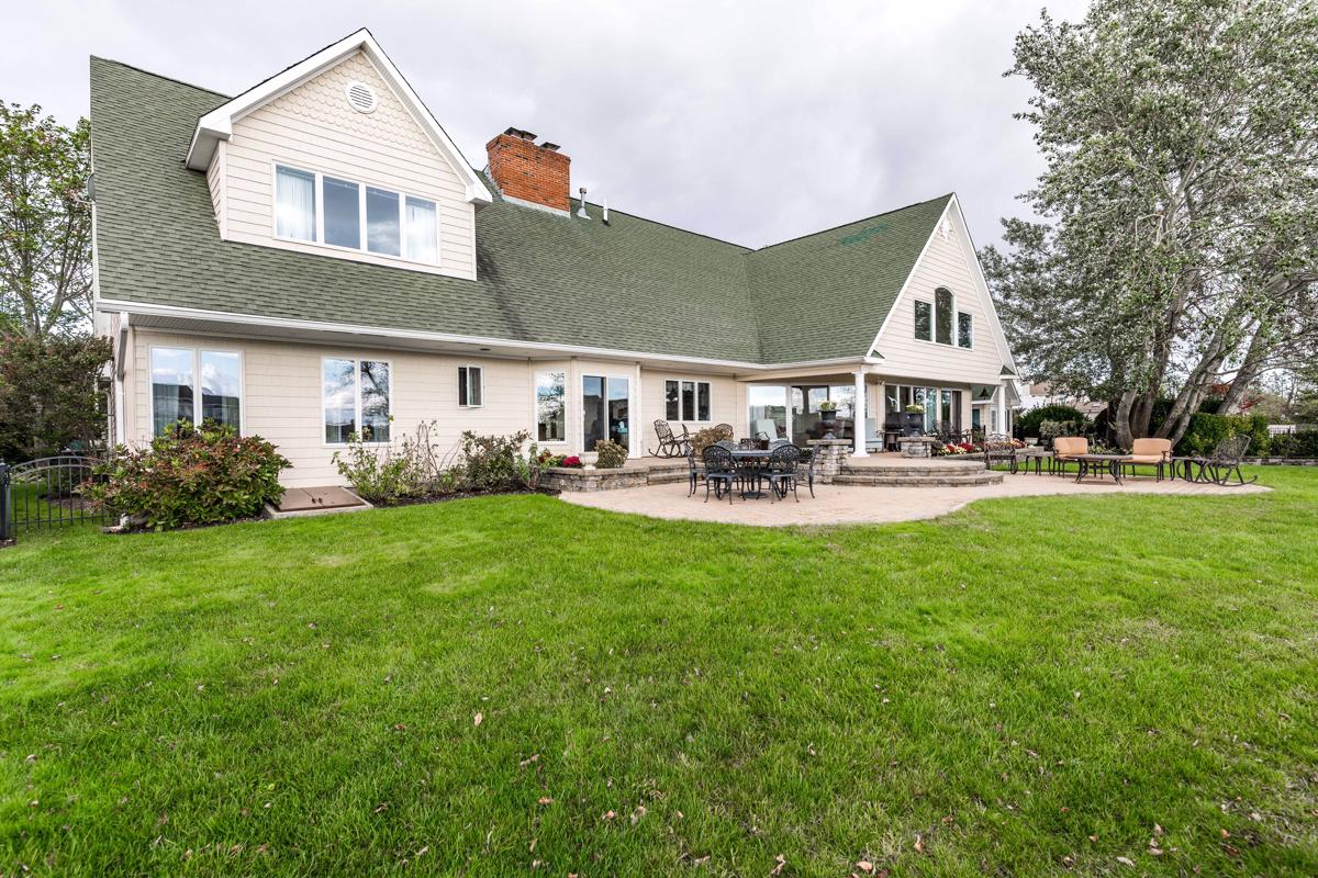 MAGNIFICENT VIEWS OF THE BAY - EXPANDED RANCH | New York Luxury Homes ...