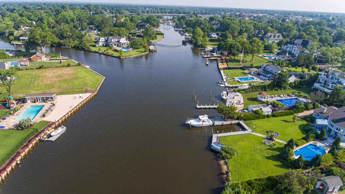 ONE ACRE WATERFRONT PROPERTY New York Luxury Homes Mansions For