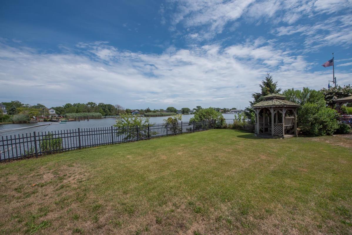 ONE ACRE WATERFRONT PROPERTY New York Luxury Homes Mansions For