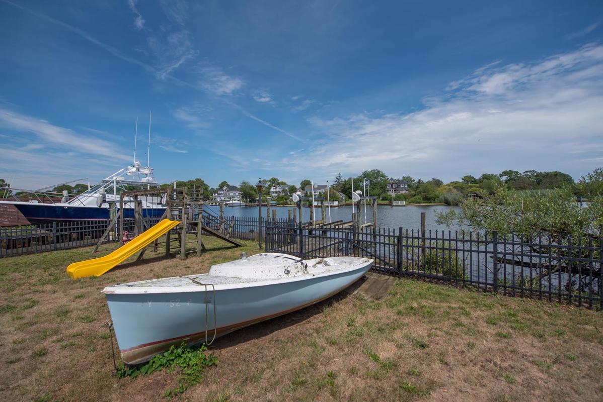 ONE ACRE WATERFRONT PROPERTY New York Luxury Homes Mansions For