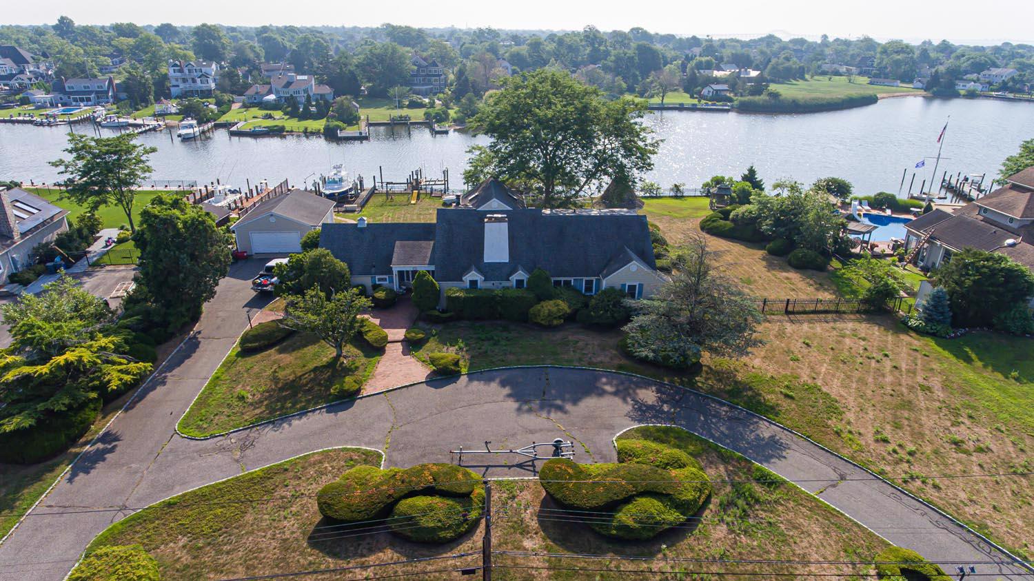 ONE ACRE WATERFRONT PROPERTY New York Luxury Homes Mansions For