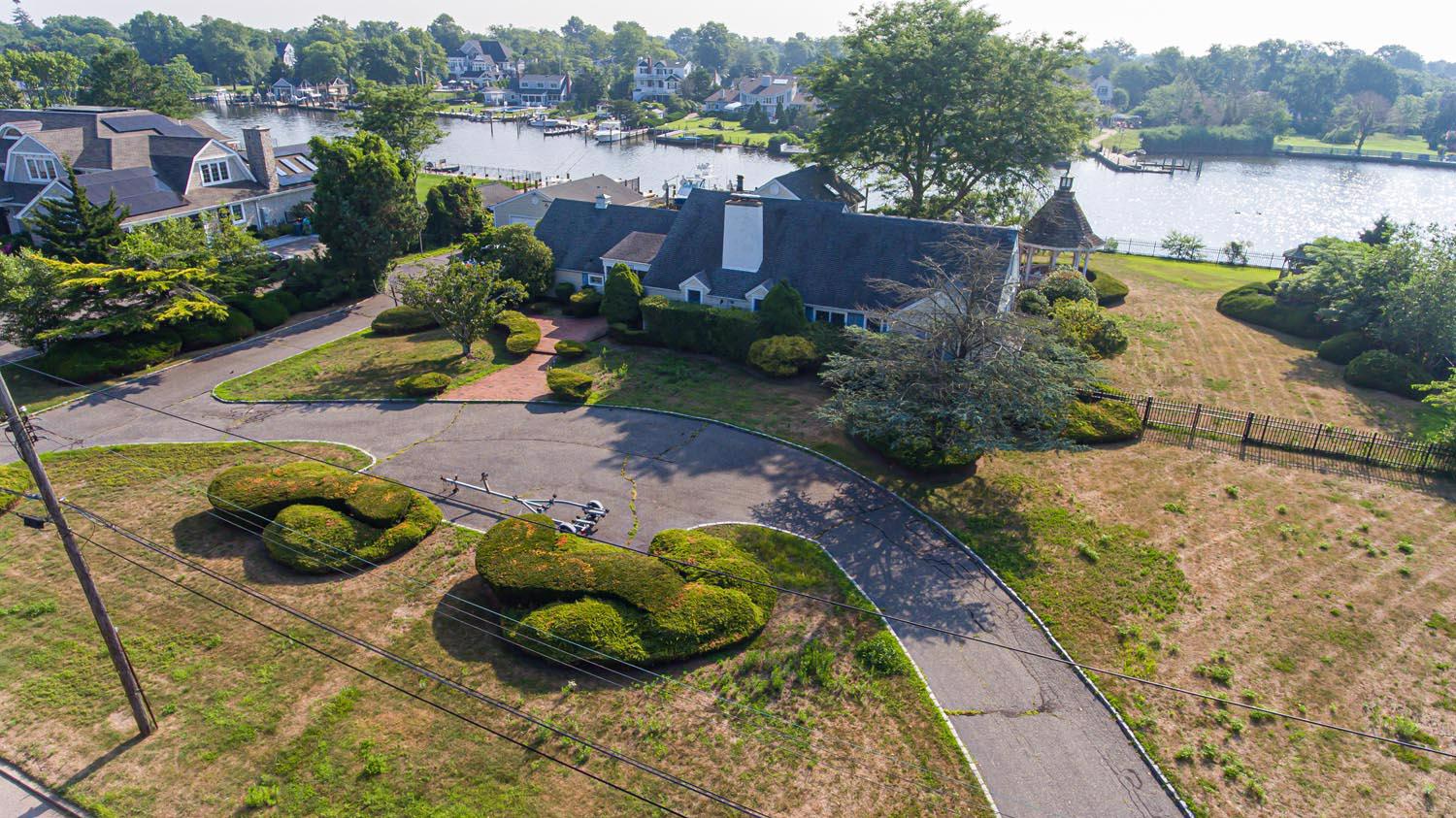 ONE ACRE WATERFRONT PROPERTY New York Luxury Homes Mansions For