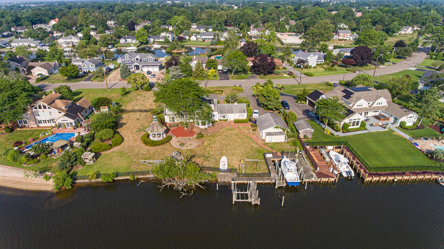 ONE ACRE WATERFRONT PROPERTY New York Luxury Homes Mansions For