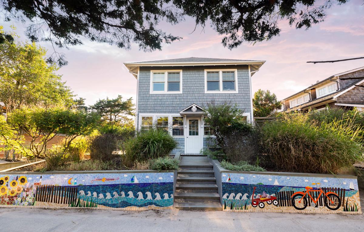CHARMING CLASSIC BEACH HOUSE
