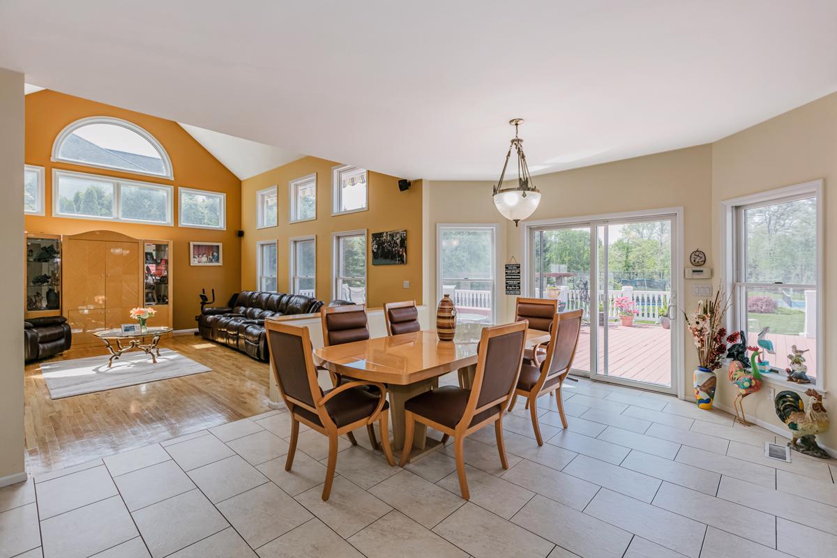 ALLEY POND ESTATES CUSTOM CENTER HALL COLONIAL New York Luxury Homes