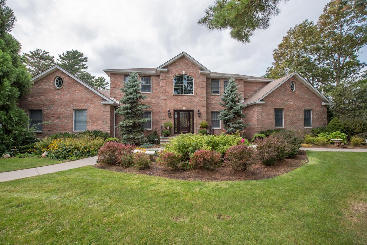 MAGNIFICENT CUSTOM COLONIAL