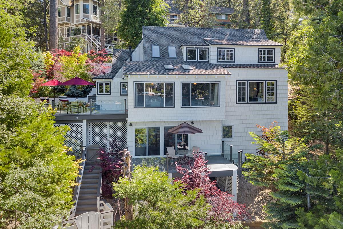 VINTAGE LAKE ARROWHEAD CHARMER WITH MODERN COMFORTS California Luxury