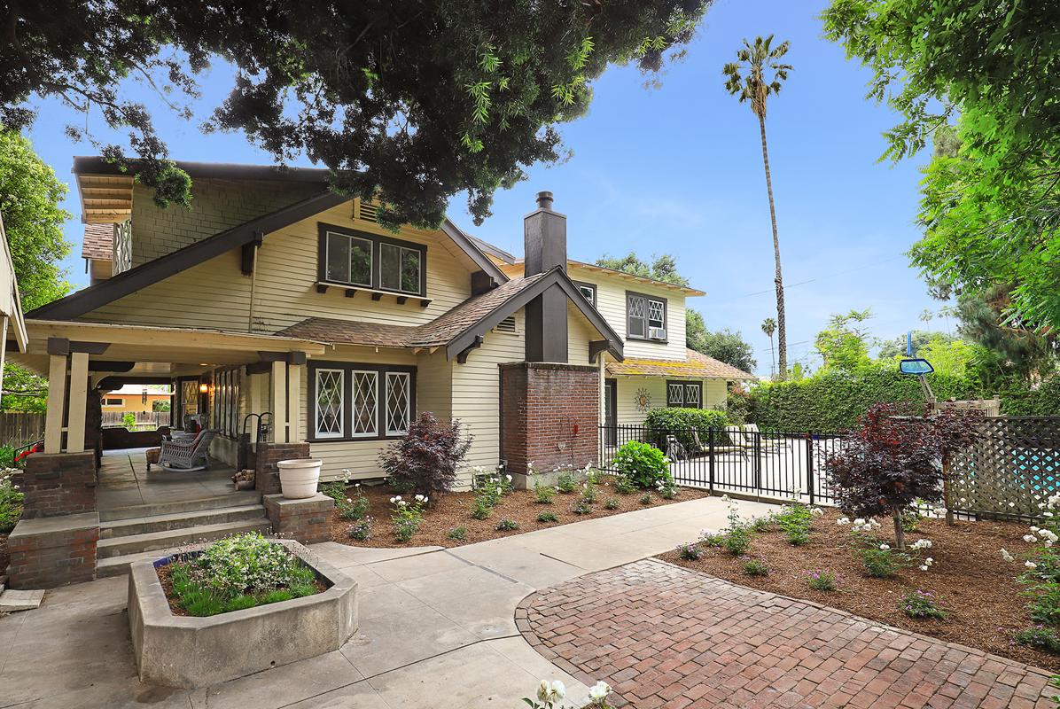 1908 CRAFTSMAN IN THE COUNTRY CLUB AREA OF NORTH SAN GABRIEL
