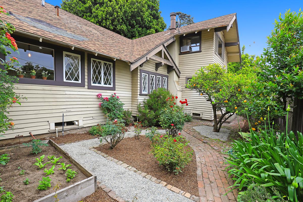 1908 CRAFTSMAN IN THE COUNTRY CLUB AREA OF NORTH SAN GABRIEL