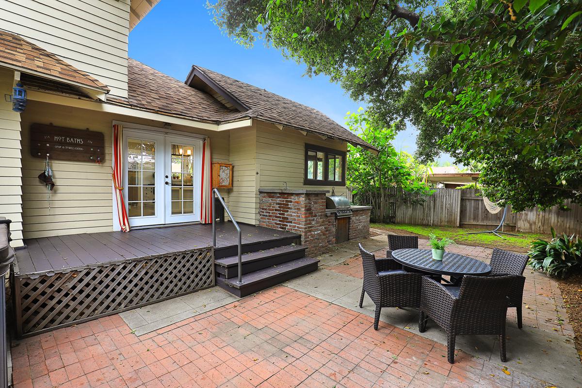 1908 CRAFTSMAN IN THE COUNTRY CLUB AREA OF NORTH SAN GABRIEL