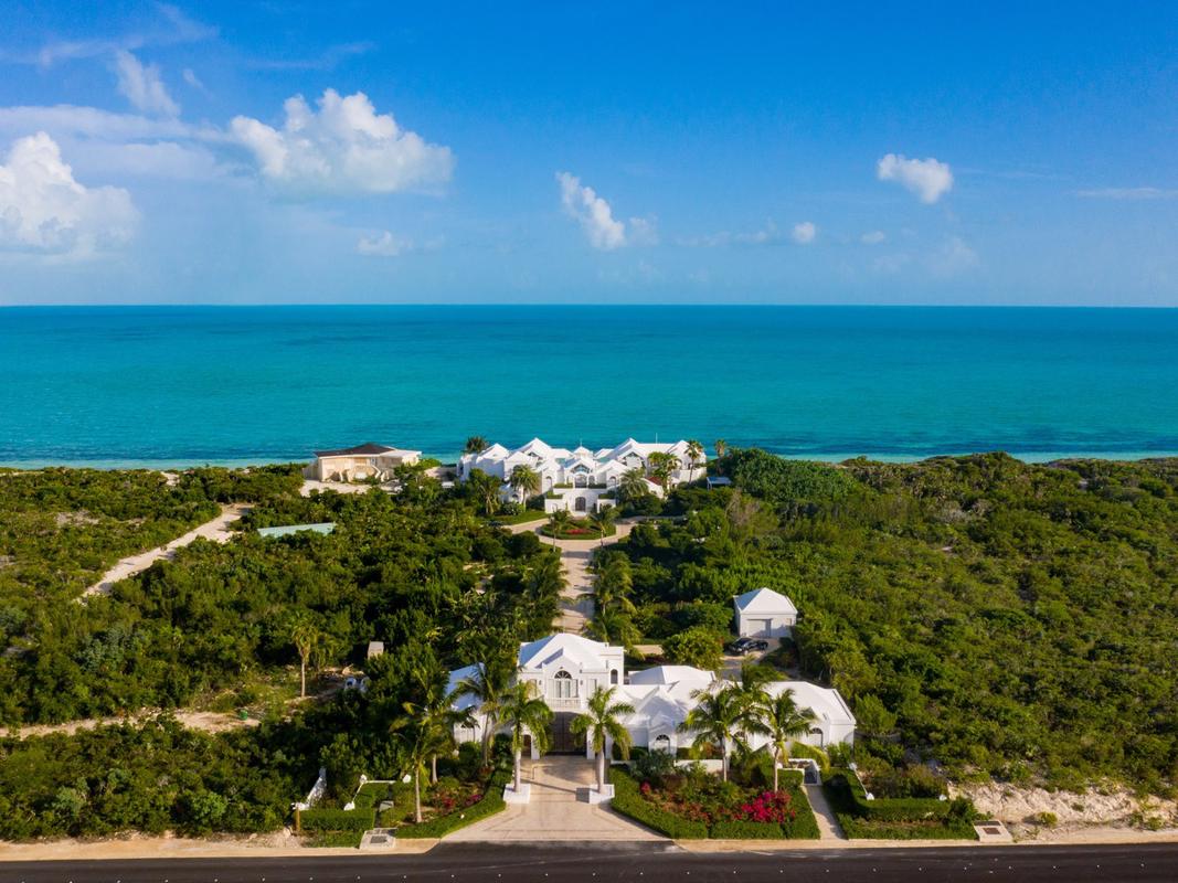 MANDALAY VILLA LONG BAY BEACH Turks and Caicos Islands Luxury Homes