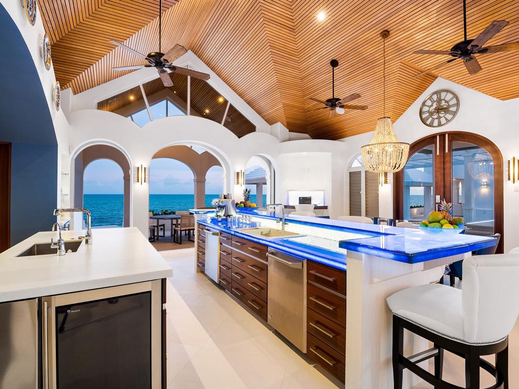MANDALAY VILLA LONG BAY BEACH Turks and Caicos Islands Luxury Homes