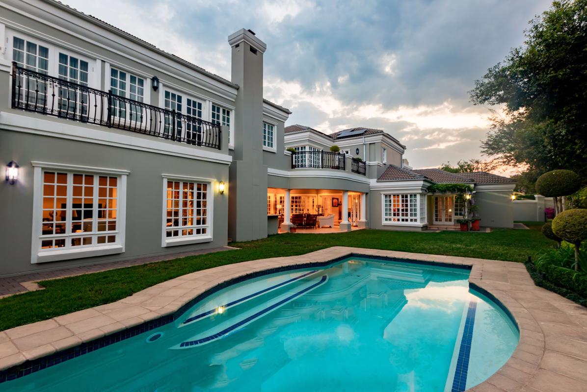 MAGNIFICENT HOME IN EXCLUSIVE FERNBROOK ESTATE South Africa Luxury
