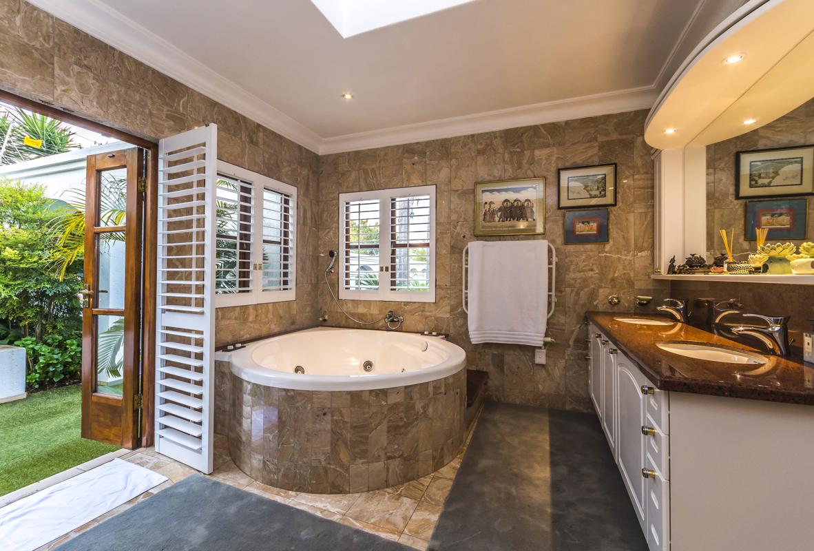 阿索尔关闭 luxury homes