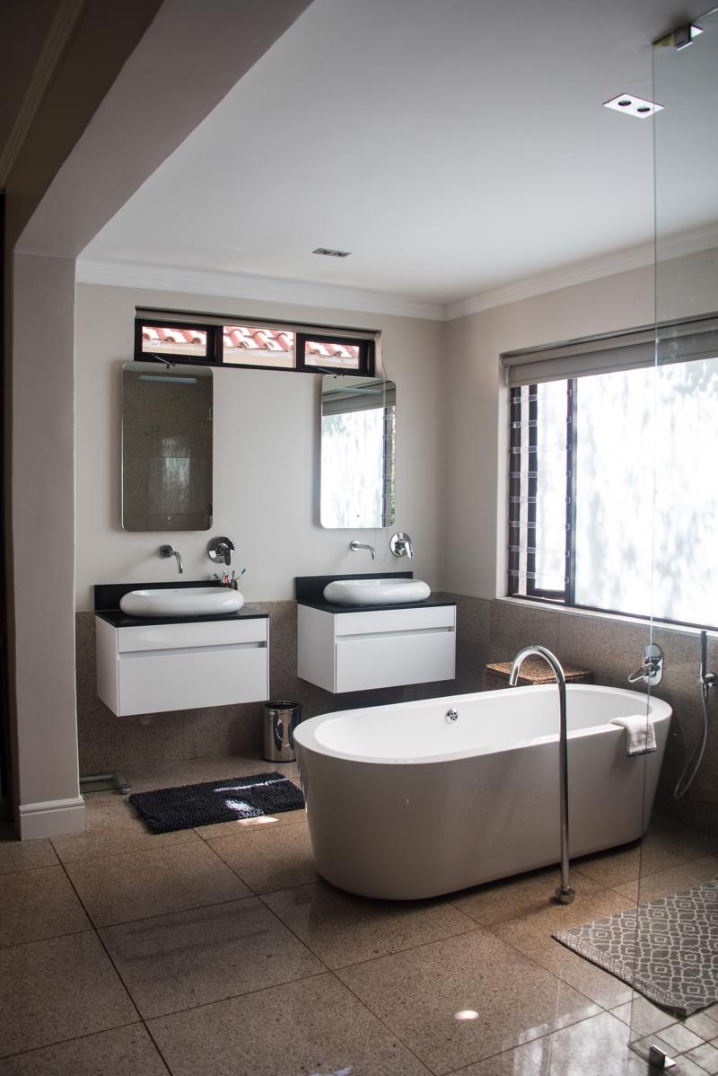 Luxury real estate 独特的酒店位于橡树地的中心