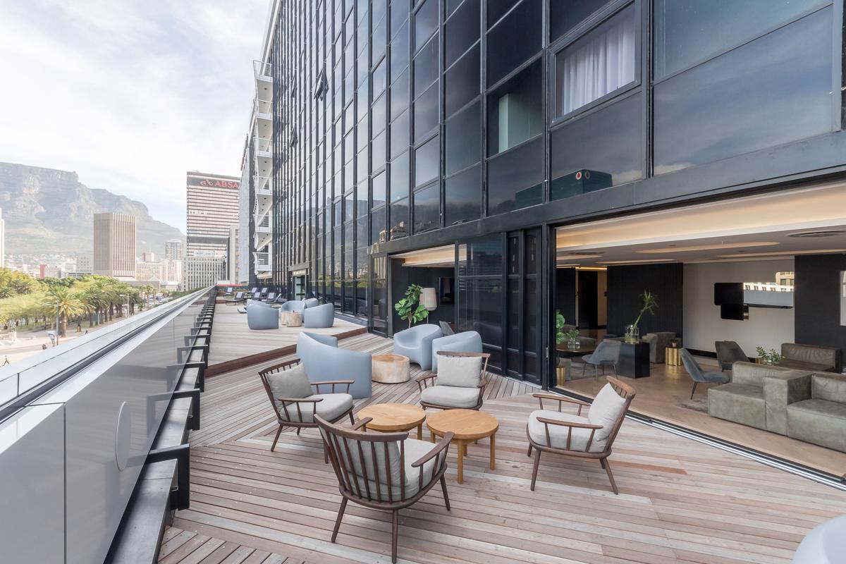 Mansions 华美角顶层公寓