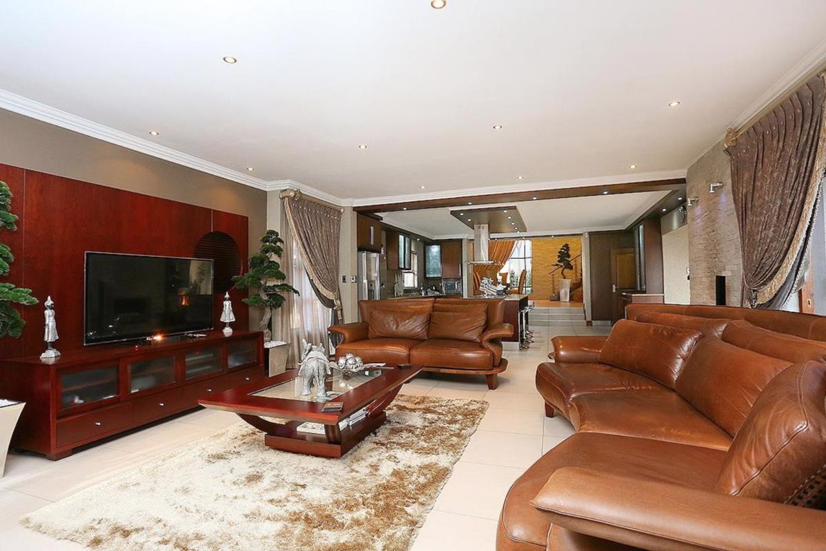 行政港  luxury homes