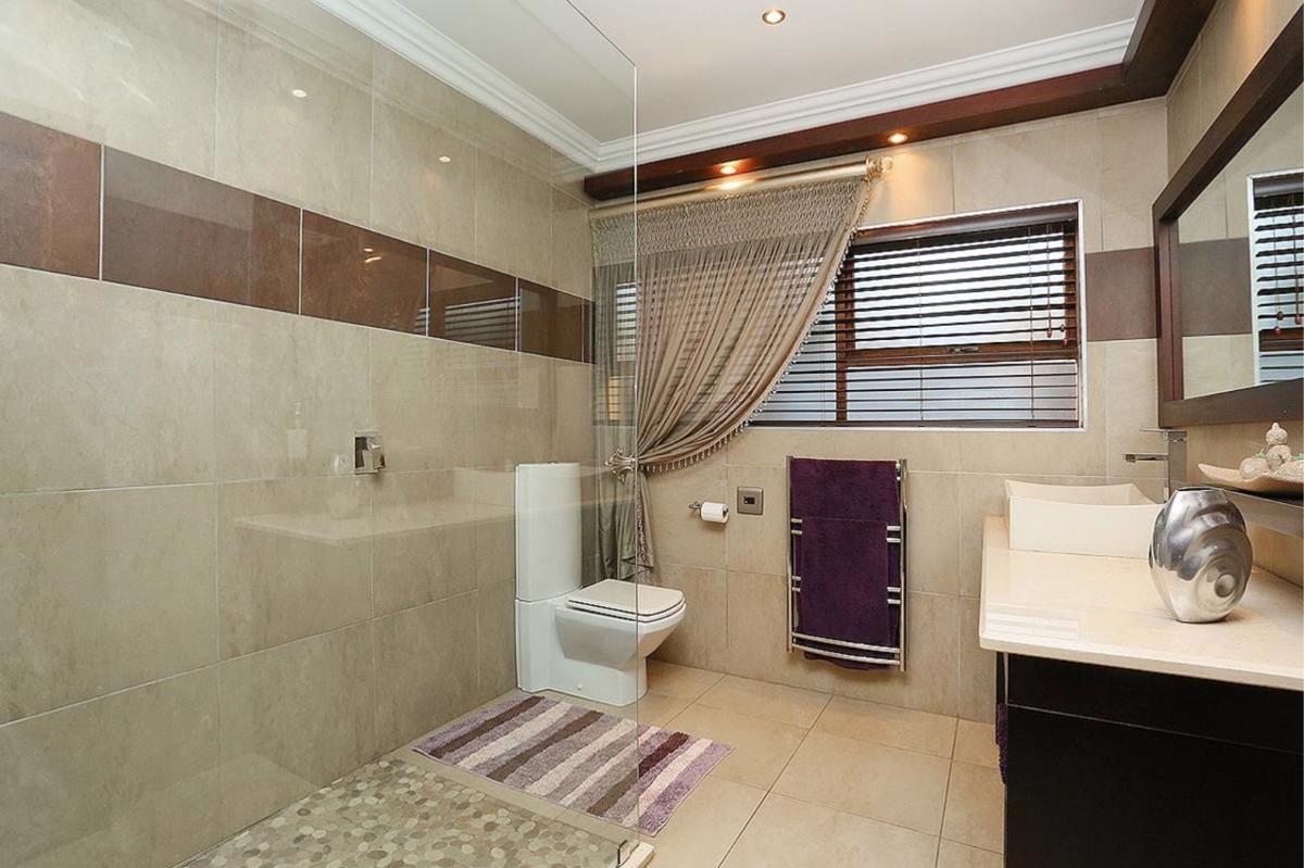 行政港  luxury homes