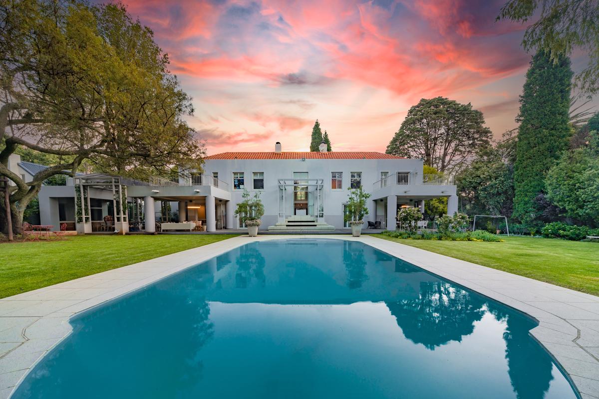 COMPLETE COMBINATION OF LUXURY AND FAMILY LIVING