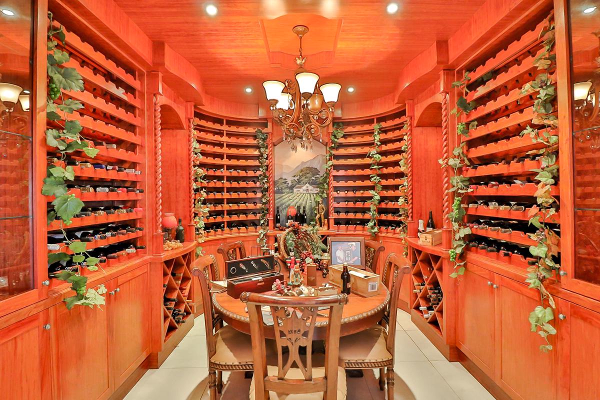 SIX BEDROOM MANSION IN BIRDWOOD COUNTRY ESTATE South Africa Luxury