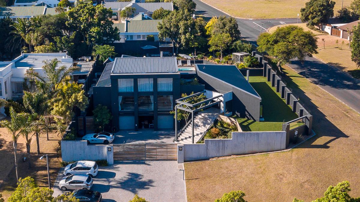 EXQUISITE LIVING AT ITS BEST