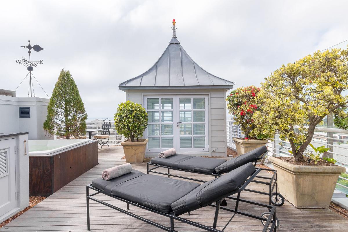 STRIKING PENTHOUSE WITH EXCEPTIONAL VIEWS