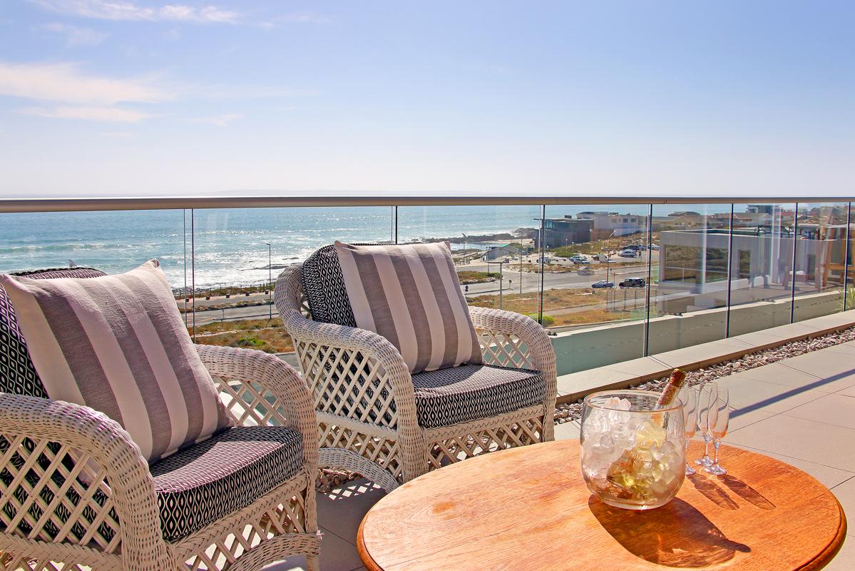 VILLA WINDBLOM ON BLOUBERG WATERFRONT South Africa Luxury Homes